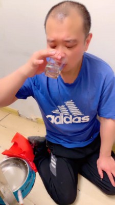 图片[5]_【安可S】圈养生活第四天-户外餐厅脚下喂食【双视角版】 bf27050_绳缚吧