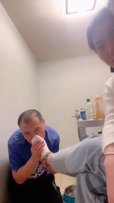 图片[6]_【安可S】圈养生活第四天-户外餐厅脚下喂食【双视角版】 bf27050_绳缚吧