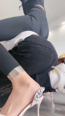 图片[4]_【秋秋S】健身女教练S-运动鞋白袜+高跟虐/捆绑脚插嘴/喝圣水 bf27053_绳缚吧