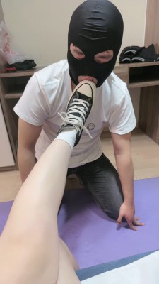 图片[2]_【不期而遇】高帮帆布鞋踩踏-白袜脚插嘴 bf27083_绳缚吧