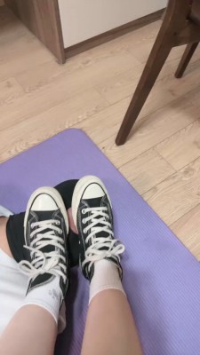 图片[4]_【不期而遇】高帮帆布鞋踩踏-白袜脚插嘴 bf27083_绳缚吧