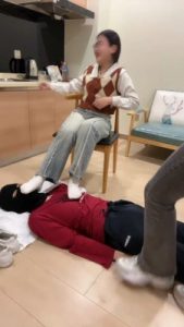 【学生双主s】双S-捆绑运动鞋白袜全体重踩踏 bf27061_绳缚吧