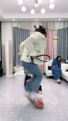 【麋鹿银儿】空军一号-白袜辱人形犬-骑马/水刑窒息/全体重跳踩 bf27060_绳缚吧