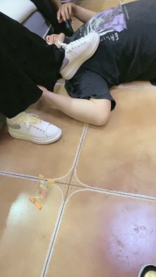 图片[4]_【安琪】推荐-6S群调群虐-喝圣水/脏鞋踩踏喂食【完整版】bf26978_绳缚吧