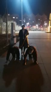 【冷御女王】高贵女王户外溜双狗奴 bf26991_绳缚吧