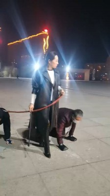 图片[5]_【冷御女王】高贵女王户外溜双狗奴 bf26991_绳缚吧