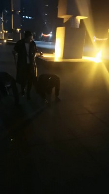 图片[7]_【冷御女王】高贵女王户外溜双狗奴 bf26991_绳缚吧