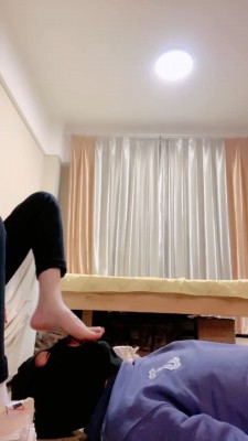 图片[9]_【小妮】夜跑后运动鞋白袜舔/吃烟灰.骑马舔裸足 bf26973_绳缚吧