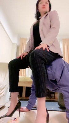 图片[11]_【小妮】夜跑后运动鞋白袜舔/吃烟灰.骑马舔裸足 bf26973_绳缚吧