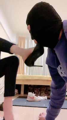 图片[12]_【小妮】夜跑后运动鞋白袜舔/吃烟灰.骑马舔裸足 bf26973_绳缚吧