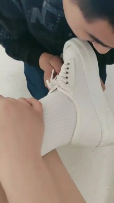 图片[2]_【诺诺子】小白鞋白袜踩脚垫/袜子塞嘴捂脸/裸足深喉 bf26959_绳缚吧