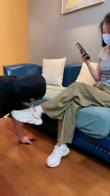 【Q月】健身女主运动鞋棉袜辱狗/sp踩踏/圣水奖励 bf27454_绳缚吧