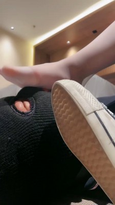 图片[4]_【小痴】帆布鞋丝袜脚气味羞辱 bf27453_绳缚吧
