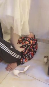 【依依子】肉丝全体重踩踏/鞭打/虐乳臭脚狂舔 bf27446_绳缚吧