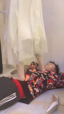 图片[2]_【依依子】肉丝全体重踩踏/鞭打/虐乳臭脚狂舔 bf27446_绳缚吧