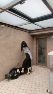 【桃幼幼】圈养教训脚奴-手铐捆绑/鞭打/骑马耳光/关户外囚禁 bf27442_绳缚吧