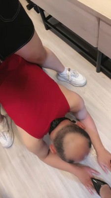 【羽珊】双S-脏小白鞋白袜+高跟裸足舔/转胯遛狗【双视角版】 bf27167_绳缚吧