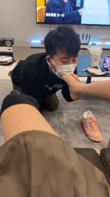 【茶茶】双S-运动鞋白棉袜+黑棉袜气味羞辱-喝圣水【双视角版】bf27169_绳缚吧