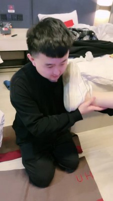 【羽珊】双S-舔脏小白鞋+高跟/碾压狗头【双视角版】 bf27187_绳缚吧