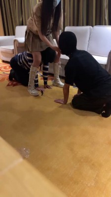 【伊妮】双S-骑马轮流耳光/鞭打闻臭脚【双视角版】 bf27228_绳缚吧