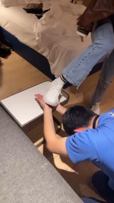 图片[13]_【槿一】女神小白鞋白棉袜碾压踩踏【双视角版】 bf27293_绳缚吧