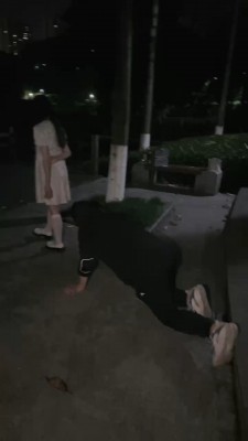 【绝美双S】姐妹花户外遛狗-捆绑树上各种羞辱 bf27478_绳缚吧