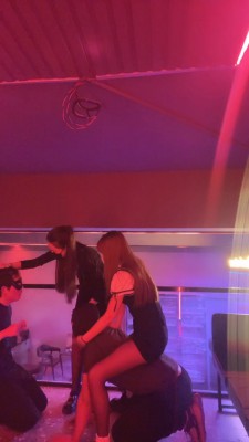图片[2]_【妆主大大】双S素人闺蜜-酒吧公开处刑【双视角版】bf27410_绳缚吧