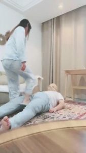 【小欣欣】情侣主羞辱偷懒家狗/伺候亲热/鞋底耳光虐乳【完整版】bf27393_绳缚吧