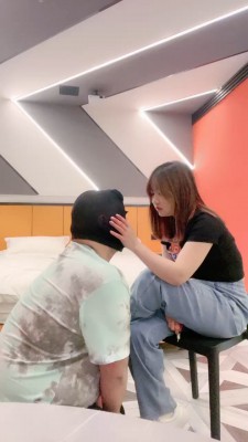 【佳佳】精神小妹狂抽耳光/袜子堵嘴踩踏 bf27230_绳缚吧