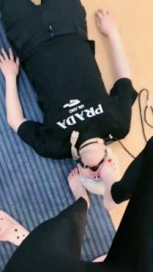 【嘉妮】清晨调口塞狗/踩踏/钻胯/虐乳/裸足深喉舔 bf27246_绳缚吧