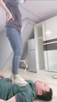 图片[2]_【小劳拉】运动鞋全体重踩踏/强制喂食 bf27269_绳缚吧
