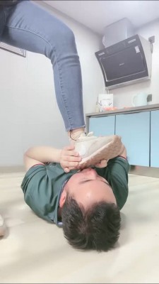 图片[4]_【小劳拉】运动鞋全体重踩踏/强制喂食 bf27269_绳缚吧