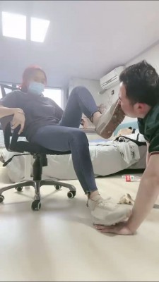 图片[9]_【小劳拉】运动鞋全体重踩踏/强制喂食 bf27269_绳缚吧