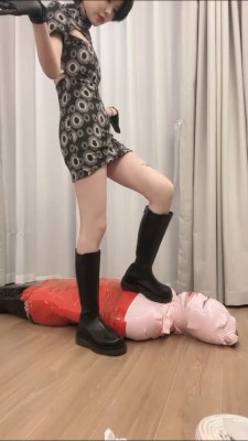 【爆爆】木乃伊-强制圣水/坐脸窒息/长靴碾压踩 bf27342_绳缚吧