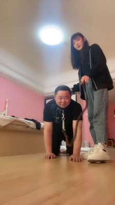 图片[2]_【文文】晨跑回来骑马遛狗/叼棉袜/鞭打舔脚 bf27309_绳缚吧