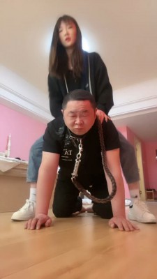 图片[3]_【文文】晨跑回来骑马遛狗/叼棉袜/鞭打舔脚 bf27309_绳缚吧