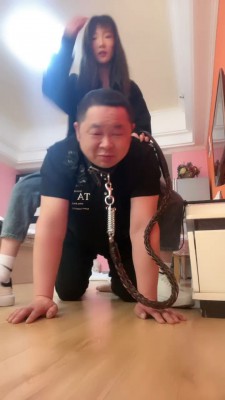 图片[4]_【文文】晨跑回来骑马遛狗/叼棉袜/鞭打舔脚 bf27309_绳缚吧