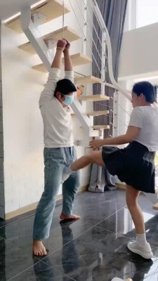 图片[2]_【乔安】运动女神带闺蜜踢裆/耳光虐乳/鞭刑sp bf27397_绳缚吧