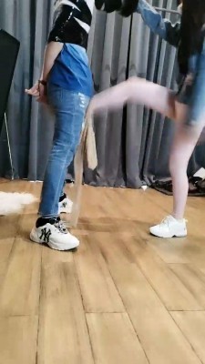 图片[2]_【恩曦】带素人妹子调-电击/踢打/骑脖子 bf27398_绳缚吧