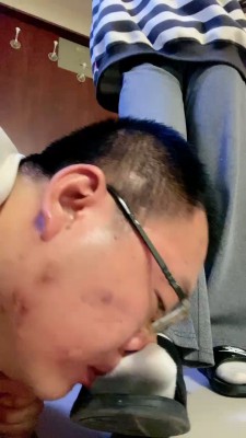 【申小悦】闻超臭白袜/拖鞋碾压/圣水奖励/吃口水 bf27428_绳缚吧