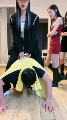 图片[11]_【麋鹿银儿】一群素人户外踩狗/骑马/闻舔臭鞋臭袜jio bf27344_绳缚吧