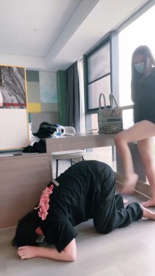 图片[2]_【琪琪大人】桌下视角羞辱/提档/裸足踩踏 bf27324_绳缚吧