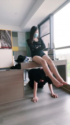 图片[3]_【琪琪大人】桌下视角羞辱/提档/裸足踩踏 bf27324_绳缚吧