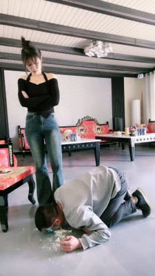 图片[6]_【宫雪大大】脏运动鞋碾压食物喂食/脏鞋底踩狗脸 bf27310_绳缚吧