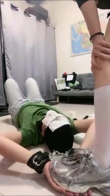 图片[12]_【虫虫】运动鞋白袜踩踏骑马/加官窒息 bf27300_绳缚吧