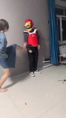 【精神小妹】真实素人跆拳道虐打狗奴 bf27287_绳缚吧