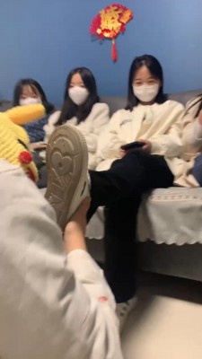 【精神小妹】4S群调群虐-运动鞋棉袜舔/全体重踩踏/提档耳光 bf27265_绳缚吧