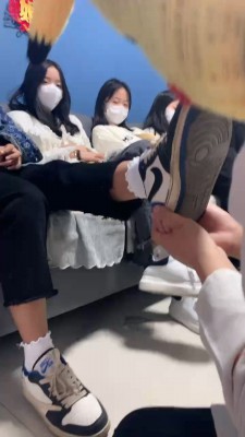 图片[2]_【精神小妹】4S群调群虐-运动鞋棉袜舔/全体重踩踏/提档耳光 bf27265_绳缚吧