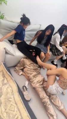 图片[8]_【狗哥】推荐-7S群调-全体重踩踏/转胯/踢踹/原味捂脸/骑马 bf27226_绳缚吧