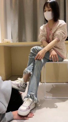 【桃酥S】逛街回来强迫狗舔脏鞋臭袜/鞭打 bf27142_绳缚吧